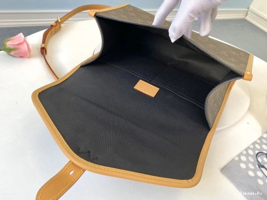 LOUIS VUITTON IVY 0520